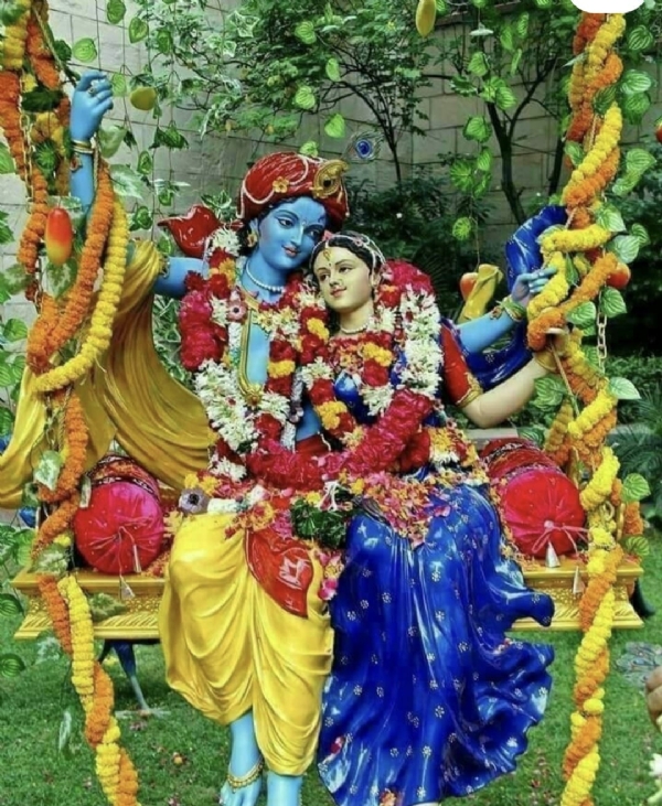 ଝୁଲଣ କୁଞ୍ଜରେ ଝୁଲୁଛନ୍ତି କୁଞ୍ଜବିହାରୀ