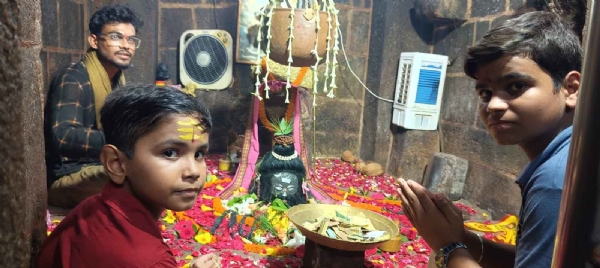 ଶ୍ରାବଣର ଶେଷ ସୋମବାର, ରାଣୀପୁର ଝରିଆଲରେ ବାବା ସୋମେଶ୍ୱର ମହାଦେବଙ୍କୁ ଜଳାଭିଷେକ ପାଇଁ କାଉଡ଼ିଆ ଭକ୍ତ ଓ ଶ୍ରଦ୍ଧାଳୁ ମାନଙ୍କ ପ୍ରବଳ ଭିଡ଼