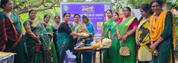 ଇନର ହୁଇଲ କ୍ଲବ ତରଫରୁ ସିଲେଇ ମେସିନ ଓ ଛତା ବଟଂନ