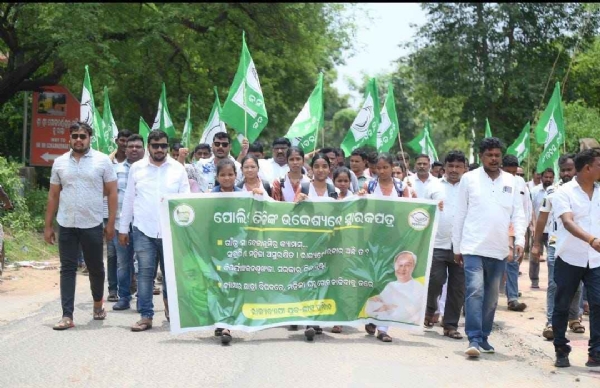 ସୁବର୍ଣ୍ଣପୁର ଯୁବ ଓ ଛାତ୍ର ବିଜେଡି ପକ୍ଷରୁ ଡିଜି ଙ୍କ ଉଦ୍ଦେଶ୍ୟରେ ଏସପି ଙ୍କୁ ସ୍ମାରକ ପତ୍ର ପ୍ରଦାନ