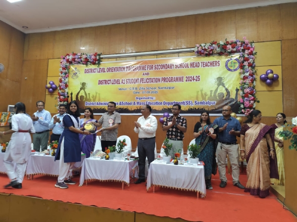 ଜିଲ୍ଲାର  ଏ-୧ ଛାତ୍ରଛାତ୍ରୀଙ୍କୁ ସମ୍ବର୍ଦ୍ଧିତ କଲେ ଜିଲ୍ଲାପାଳ