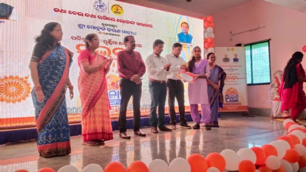 ସୁବର୍ଣ୍ଣପୁର ଠାରେ ମୁଖ୍ୟ ମନ୍ତ୍ରୀଙ୍କ ଦ୍ୱାରା ଅଭାସି ଜରିଆରେ ସୁଭଦ୍ରା ଯୋଜନାର ତୃତୀୟ କିସ୍ତି ଟଙ୍କା ବିତରଣ