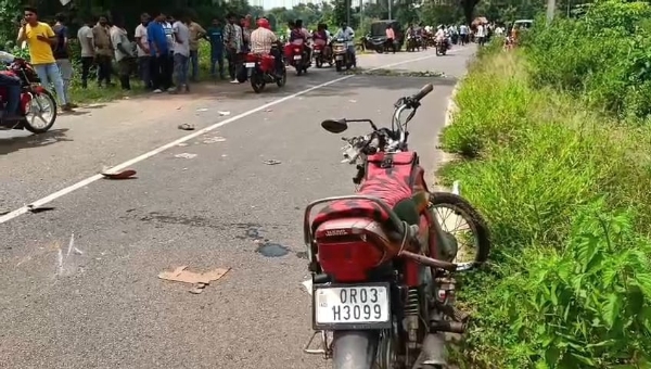 ତୁରେକେଲା ନିକଟରେ ପିକ୍-ଅପ୍ ଯାନ ଧକ୍କା ରେ  ୨ ଭାଇଙ୍କ ମୃତ୍ୟୁ ।