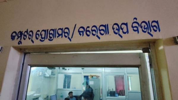 ମଦ ପିଇ ବ୍ଲକ୍ କାର୍ଯ୍ୟାଳୟ ଆସୁଛନ୍ତି ଏପିଓ