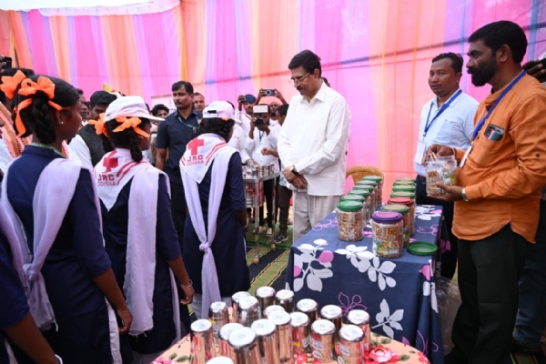ରକ୍ତହୀନତା ଓ ଦୃଷ୍ଟିଜନିତ ସମସ୍ୟା ଦୂରୀକରଣ ଦିଗରେ ସଚେତନତା ନେଇ ଅଭିନବ ପ୍ରୟାସ କରିଛନ୍ତି ରାଜ୍ୟପାଳ
