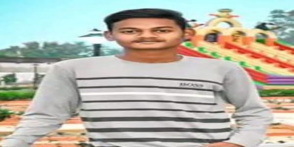 ସଡ଼କ ଦୁର୍ଘଟଣାରେ ଛାତ୍ର ମୃତ