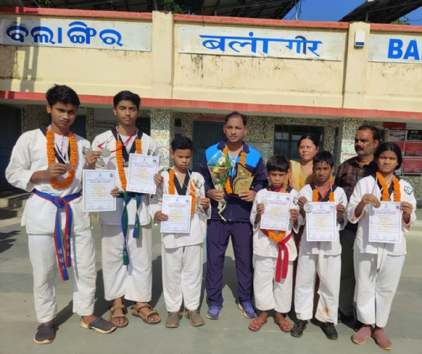 ରାଜ୍ୟସ୍ତରୀୟ ଟାଇକଣ୍ଡୋ ସ୍କୁଲ ଗେମରେ ବଲାଙ୍ଗିର ୬ ପଦକ