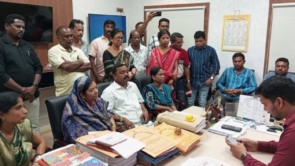 ବିଧାୟକଙ୍କ ନିର୍ଦ୍ଦେଶ ସତ୍ୱେ ଏନଏଚ ଓ ପୂର୍ତ୍ତବିଭାଗର ଡ୍ରେନକାମ ହେଲାନି,ପାଣିରେ ସହର ଉବୁଡୁବୁ ଏନଏଚ ଓ ପୂର୍ତ୍ତବିଭାଗର ଯନ୍ତ୍ରୀଙ୍କୁ ଘେରିଲେ ପୌରାଧ୍ୟକ୍ଷା ଓ କାଉନସିଲର