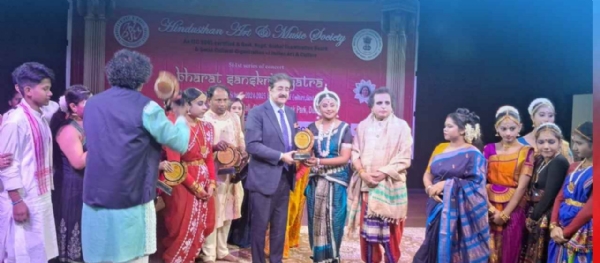 ଦୁବାଇ ରେ ଭାରତ ସଂସ୍କୃତି ଯାତ୍ରାରେ ଓଡ଼ିଶୀ ନୃତ୍ୟକୁ  ଏକ ନୂଆଁ ପରିଚୟ ଦେଲେ  ବଲାଙ୍ଗୀରର ପ୍ରିୟଂଶା
