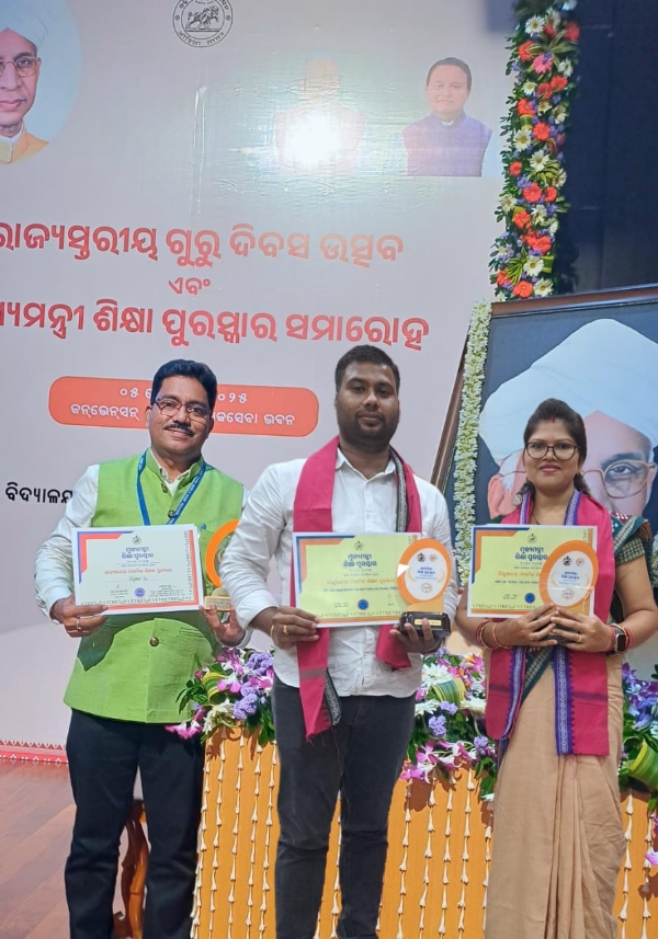 ଟିକିଲିପଡ଼ା କନ୍ୟାଶ୍ରମର ତିନି ଶିକ୍ଷକଙ୍କୁ ମୁଖ୍ୟମନ୍ତ୍ରୀ ଶିକ୍ଷା ସମ୍ମାନ