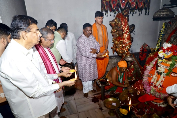 ରାଜ୍ୟପାଳଙ୍କ ମାଁ ସମଲେଶ୍ଵରୀଙ୍କୁ ଦର୍ଶନ