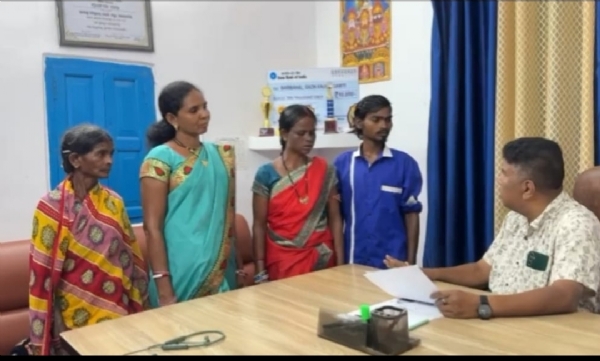 ନବଜାତ ଶିଶୁ କନ୍ୟା ଗଲା କୁଆଡେ? ଜିଲ୍ଲା ଚିକିତ୍ସାଳୟରେ ସ୍ୱାସ୍ଥ୍ୟକର୍ମୀ ମାନେ ନବଜାତକୁ ନେଇ ଆଉ ଦେଉନଥିବା ଅଭିଯୋଗ ଆଣିଲେ ପରିବାର ଲୋକେ,