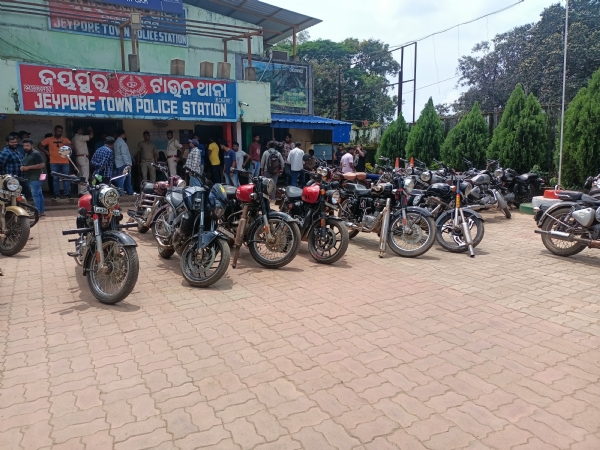 ବିକଟାଳ ଶଦ୍ଧ କରୁଥିବା ୨୮ଟି ବୁଲେଟ  ଜବତ, ରୋଲର ଦ୍ୱାରା ସାଇଲେନ୍ସର ନଷ୍ଟ
