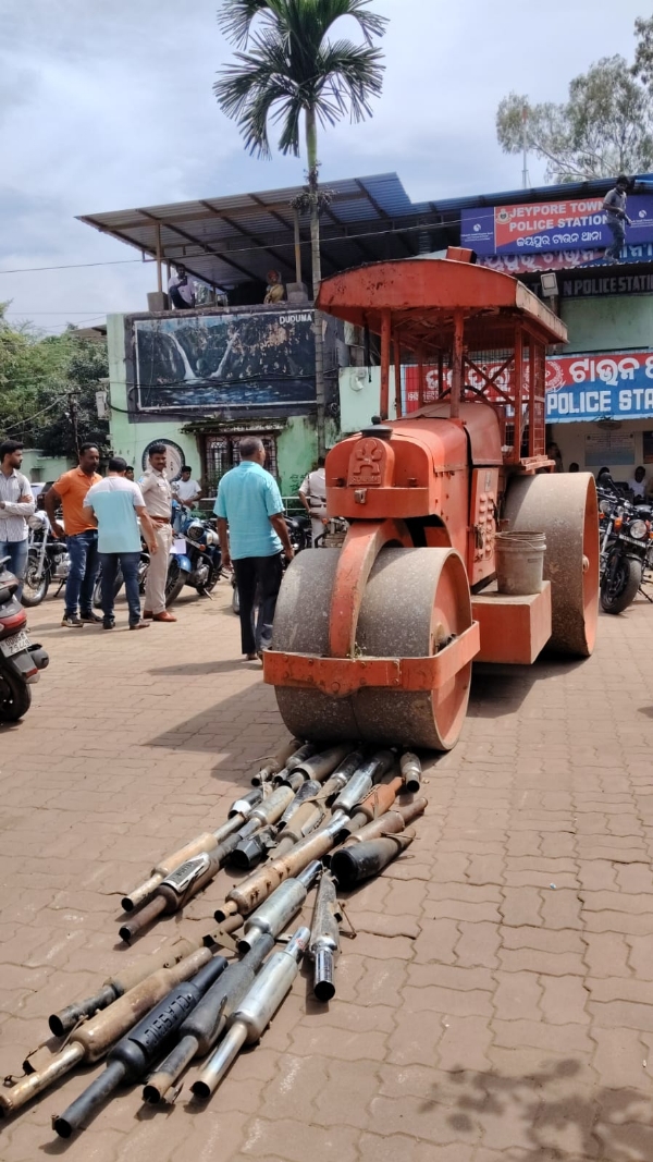 ବିକଟାଳ ଶଦ୍ଧ କରୁଥିବା ୨୮ଟି ବୁଲେଟ  ଜବତ, ରୋଲର ଦ୍ୱାରା ସାଇଲେନ୍ସର ନଷ୍ଟ