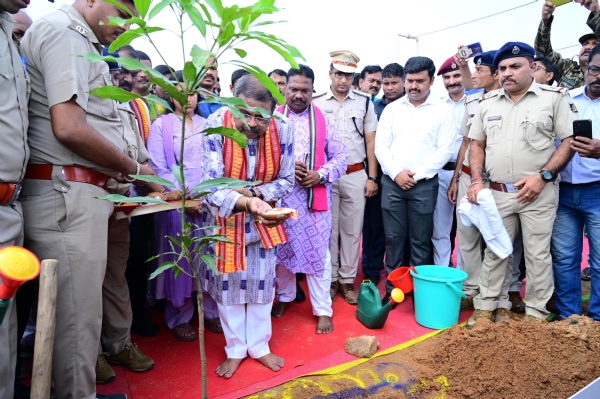 ସୈନିକ ସ୍କୁଲ ପରିସରରେ ବୃକ୍ଷରୋପଣ କାର୍ଯ୍ୟକ୍ରମ