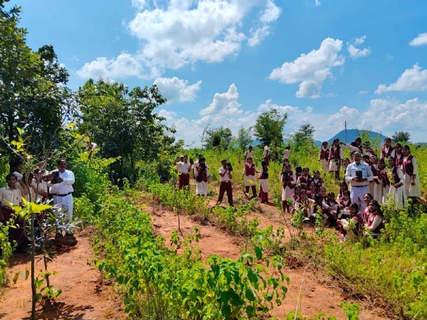 ବିଶ୍ଵାତ୍ମ ବିଦ୍ୟା ମନ୍ଦିର ପରିସରରେ ସଚେତନତା ସଭା ଓ ବୃକ୍ଷରୋପଣ