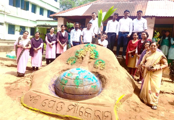ସରକାରୀ ଉଚ୍ଚ ବିଦ୍ୟାଳୟ , ଜୟନ୍ତଗିରୀ ରେ  ଏକ୍ ପେଡ୍ ମା କେ ନାମ୍ କାଯ୍ୟକ୍ରମ
