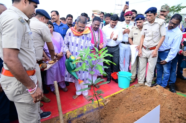 ସୈନିକ ସ୍କୁଲ ପରିସରରେ ବୃକ୍ଷରୋପଣ କାର୍ଯ୍ୟକ୍ରମ
