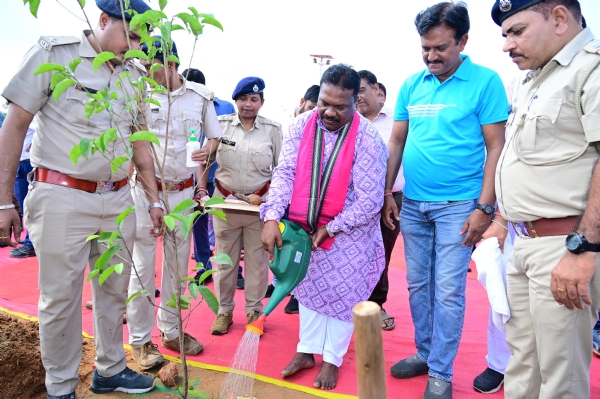ସୈନିକ ସ୍କୁଲ ପରିସରରେ ବୃକ୍ଷରୋପଣ କାର୍ଯ୍ୟକ୍ରମ