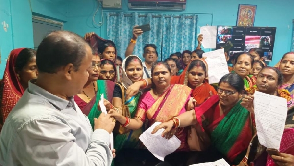 DHAMNAGAR BDO NKA MAHILA MANE GHERILE
