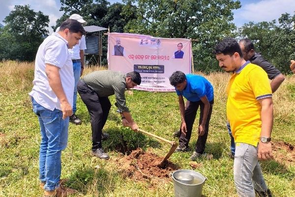 ଟିଏସଏଫ୍ ବ୍ରାହ୍ମଣୀପାଳ ଏବଂ ଟାଟା ଷ୍ଟିଲ୍ ଏଫଏପି ବ୍ରାହ୍ମଣୀପାଳ ପକ୍ଷରୁ ଆୟୋଜିତ ଚାରା ରୋପଣ କାର୍ଯ୍ୟକ୍ରମ