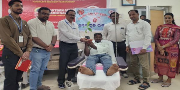 ରକ୍ତଦାତାଙ୍କୁ ଉତ୍ସାହିତ କଲେ ସିଡିଏମ୍‌ଓ