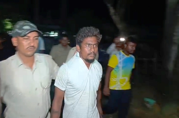 BISANI KHARIDA RE BOMA MADA