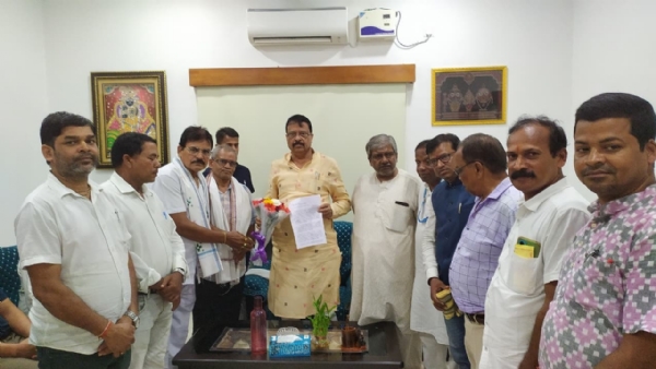 ରାଜସ୍ବ ମନ୍ତ୍ରୀଙ୍କୁ ଭେଟିଲା ସବଡିଭିଜନ କ୍ରିୟାନୁଷ୍ଠାନ କମିଟି