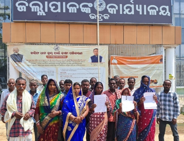 PANASAPADI VILLAGERS MEET COLLECTOR