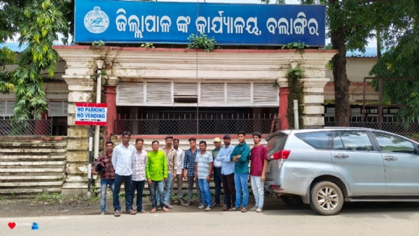 ଭୁତିଆରବାହାଲ ଗାଁ ରେ ମଦବିକ୍ରି ବନ୍ଦ ପାଇଁ ଜିଲ୍ଲାପାଳଙ୍କୁ ଦାବିପତ୍ର