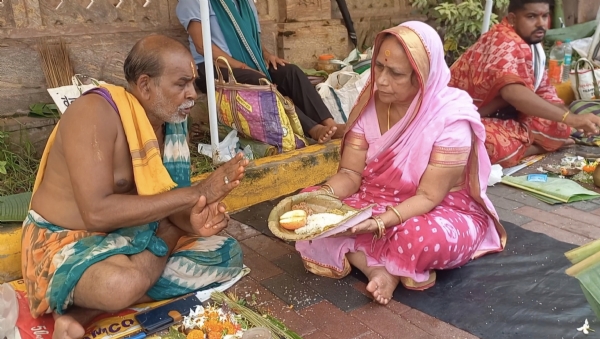 ପୁରୀରେ ପ୍ରବଳ ଶ୍ରଦ୍ଧାଳୁ ମହାଳୟା ଅମାବାସ୍ୟା ରେ ପିତୃପୁରୁଷ ଙ୍କୁ ପିଣ୍ଡଦାନ