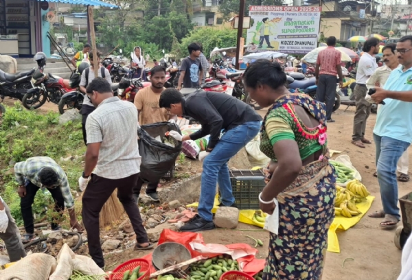 ଗୋବିନ୍ଦତୋଳା ଦୁର୍ଗାପୂଜା କମିଟି ଓ ସମ୍ବଲପୁର ମହାନଗର ନିଗମର ମିଳିତ ସଫେଇ କାର୍ଯ୍ୟକ୍ରମ