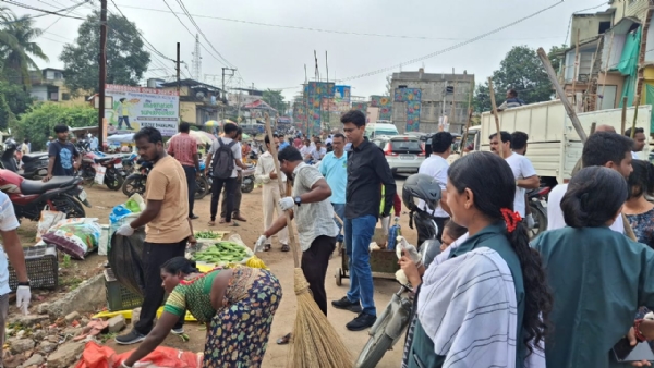 ଗୋବିନ୍ଦତୋଳା ଦୁର୍ଗାପୂଜା କମିଟି ଓ ସମ୍ବଲପୁର ମହାନଗର ନିଗମର ମିଳିତ ସଫେଇ କାର୍ଯ୍ୟକ୍ରମ