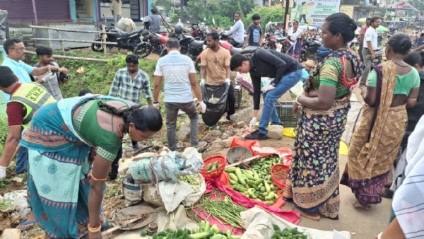 ଗୋବିନ୍ଦତୋଳା ଦୁର୍ଗାପୂଜା କମିଟି ଓ ସମ୍ବଲପୁର ମହାନଗର ନିଗମର ମିଳିତ ସଫେଇ କାର୍ଯ୍ୟକ୍ରମ