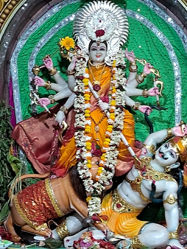 ନବରାତ୍ର ର୍ ତୃତୀୟ ଦିବସରେ ମା ଚନ୍ଦ୍ର ଘଣ୍ଟା ରୂପରେ ପୂଜା ଯାଉଛନ୍ତି