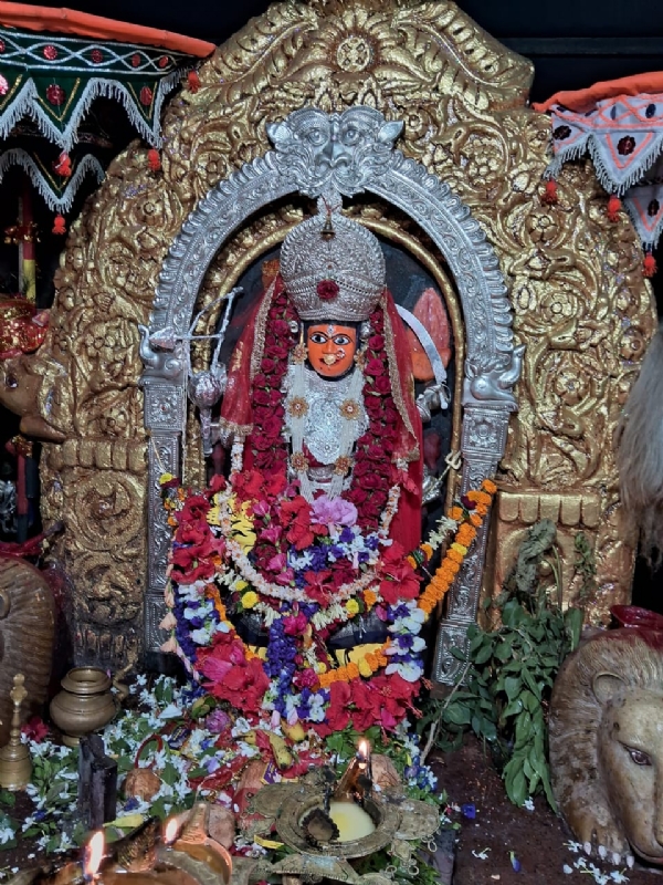 ନବରାତ୍ର ର୍ ତୃତୀୟ ଦିବସରେ ମା ଚନ୍ଦ୍ର ଘଣ୍ଟା ରୂପରେ ପୂଜା ଯାଉଛନ୍ତି