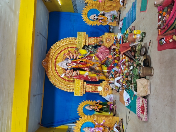 ଶାରଦୀୟ ନବରାତ୍ର ଚତୁର୍ଥ ଦିବସ ରେ ମା ଦୁର୍ଗା ସମଲେଶ୍ଵରୀ କୁଷ୍ମାଣ୍ଡ ବେଶରେ