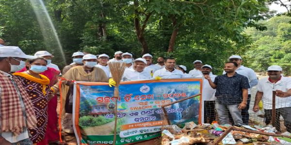 ଏକ ଦିନ,ଏକ ଘଣ୍ଟା,ଏକ ସାଥ -ସ୍ଵଛତା ହିଁ ସେବା ଅଭିଯାନରେ ଜିଲ୍ଲା ପ୍ରଶାସନ ମୟୂରଭଞ୍ଜର ଦୃଢ ପ୍ରତିଶୃତି।