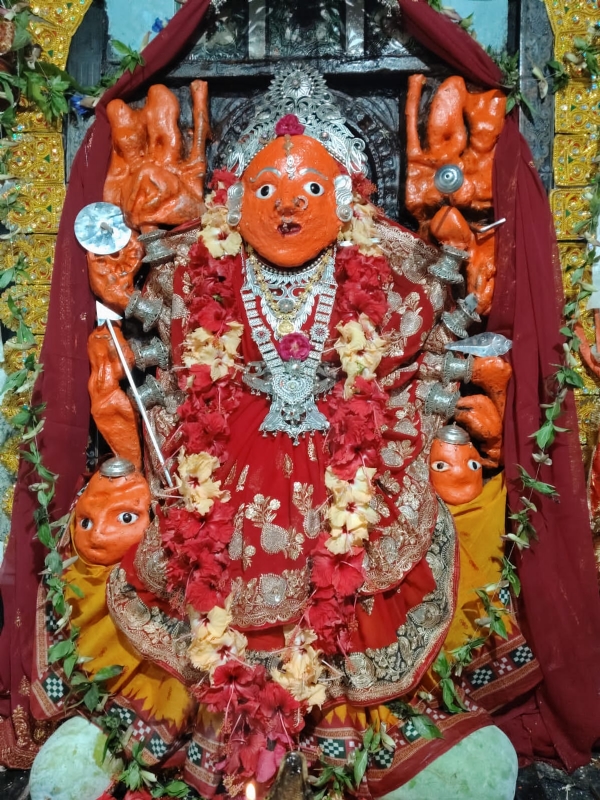 ଶାରଦୀୟ ନବରାତ୍ର ଚତୁର୍ଥ ଦିବସ ରେ ମା ଦୁର୍ଗା ସମଲେଶ୍ଵରୀ କୁଷ୍ମାଣ୍ଡ ବେଶରେ