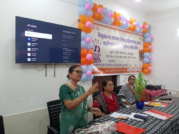ସୁବର୍ଣ୍ଣପୁର ଜିଲ୍ଲା ସମାଜ କଲ୍ୟାଣ କାର୍ଯ୍ୟାଳୟ ଓ ଜିଲ୍ଲା ପ୍ରଶାସନ ଦ୍ଵାରା ଜିଲ୍ଲା ସ୍ତରୀୟ ଘରୋଇ ହିଂସାରୁ ମହିଳାମାନଙ୍କୁ ସୁରକ୍ଷା ଅଧିନିୟମ - ୨୦୦୫ ସମ୍ବନ୍ଧୀୟ ତାଲିମ ଶିବିର ଅନୁଷ୍ଠିତ।