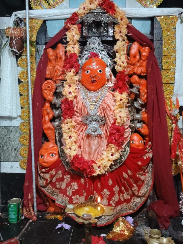 ନବରାତ୍ର ପଞ୍ଚମ ଦିନରେ ମା’ ସମଲେଶ୍ଵରୀ ଦୁର୍ଗା ସ୍କନ୍ଦମାତା ରୂପରେ ଭକ୍ତମାନଙ୍କୁ  ଦର୍ଶନ ଦେଇଛନ୍ତି