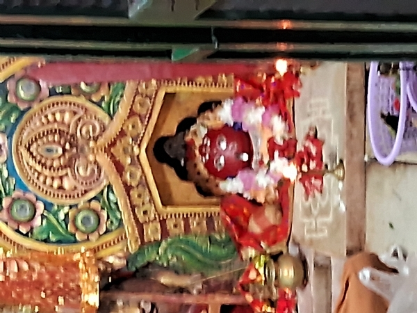 ନବରାତ୍ର ପଞ୍ଚମ ଦିନରେ ମା’ ସମଲେଶ୍ଵରୀ ଦୁର୍ଗା ସ୍କନ୍ଦମାତା ରୂପରେ ଭକ୍ତମାନଙ୍କୁ  ଦର୍ଶନ ଦେଇଛନ୍ତି
