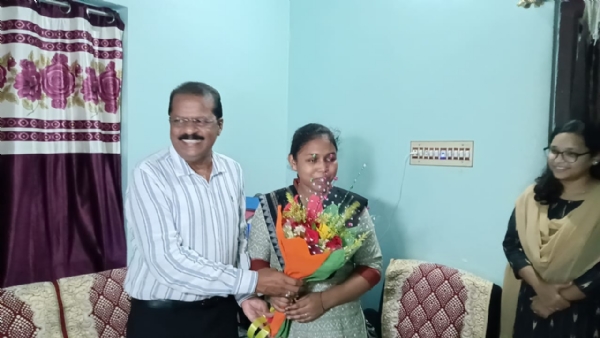 ସୁବର୍ଣ୍ଣପୁର ଜିଲ୍ଲାର ଦିବ୍ୟାଙ୍ଗ ଝିଅ ସୁଶ୍ରୀ ସ୍ମୃତିଶିଖା ଭୋଇଙ୍କ ଓଡ଼ିଶା ସାଧାରଣ ପ୍ରଶାସନିକ ସେବା ପରୀକ୍ଷାରେ ଉତ୍ତୀର୍ଣ୍ଣ ହୋଇ କୃତିତ୍ବ ଓ ସଫଳତା