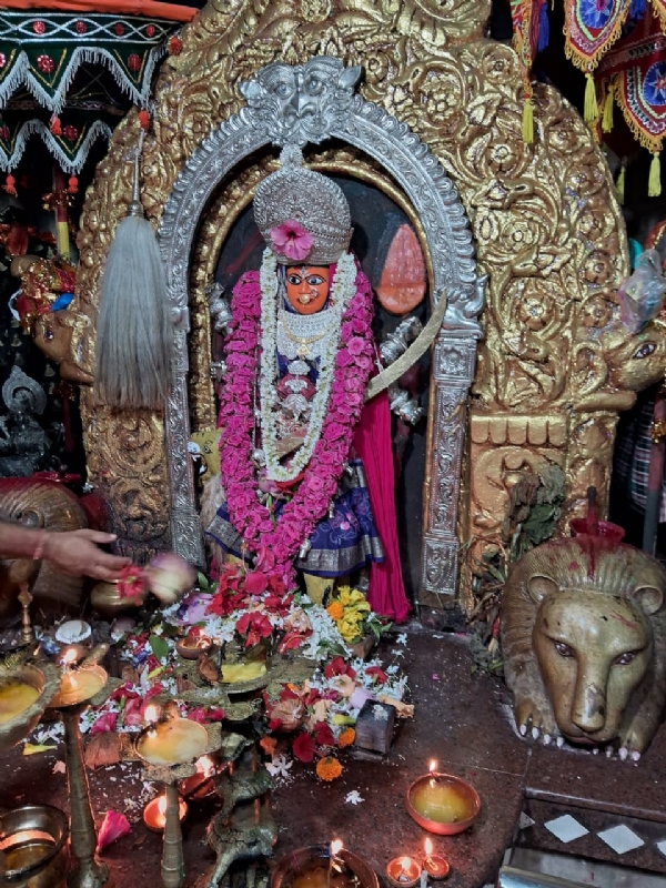 ନବରାତ୍ର ର ଷଷ୍ଠ ରୂପରେ ମା ସମଲେଶ୍ଵରୀ ମା ଦୁର୍ଗା କାତ୍ୟାୟନୀ ରୂପରେ ଦର୍ଶନ ଦେଲେ