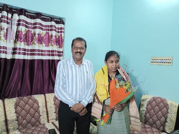 ସୁବର୍ଣ୍ଣପୁର ଜିଲ୍ଲାର ଦିବ୍ୟାଙ୍ଗ ଝିଅ ସୁଶ୍ରୀ ସ୍ମୃତିଶିଖା ଭୋଇଙ୍କ ଓଡ଼ିଶା ସାଧାରଣ ପ୍ରଶାସନିକ ସେବା ପରୀକ୍ଷାରେ ଉତ୍ତୀର୍ଣ୍ଣ ହୋଇ କୃତିତ୍ବ ଓ ସଫଳତା