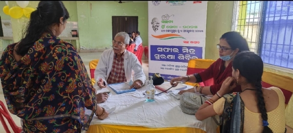 ବଲାଙ୍ଗିର ଜିଲ୍ଲା ପୌରପାଳିକା ସ୍ୱାସ୍ଥ୍ୟ ଯୋଗାଣକାରି ଙ୍କ ସ୍ୱାସ୍ଥ୍ୟ ଚିକିତ୍ସା ଶିବିର ୨୦୨୫ ଅନୁଷ୍ଠିତ