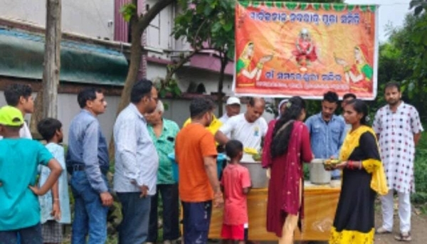 ଶ୍ରଦ୍ଧାଳୁଙ୍କୁ ଅନ୍ନ ପ୍ରସାଦ ବଣ୍ଟନ