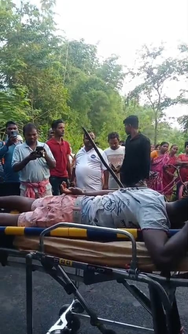 Auto-Bike Dhakka, Chhatire luha rod pashi baru jubaka mruta
