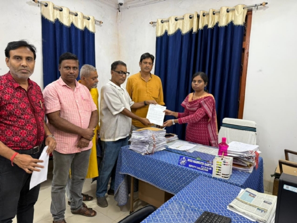 ଫିଲିମ ବେଙ୍ଗଲ ଫାଇଲସ କୁ କର ମୁକ୍ତ କରିବାକୁ ଦାବି