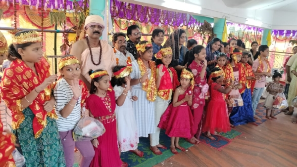 ମା ସୁରେଶ୍ଵରୀ ଙ୍କ ବେଶ ଦର୍ଶନ ଓ ଚଣ୍ଡୀ ଯଜ୍ଞ ରେ ଅଗଣିତ ଭକ୍ତ ଙ୍କ ସମାଗମ*- *ଆଜି କୁମାରୀ ପୂଜା ସନ୍ଧ୍ୟାରେ ସନ୍ଧି ପୂଜା ଗୁରୁବାର ହେବ ଅପରାଜିତା ପୂଜା